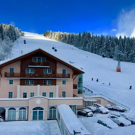 ホテル Vierjahreszeiten