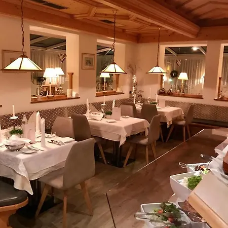 فندق Vierjahreszeiten 4*