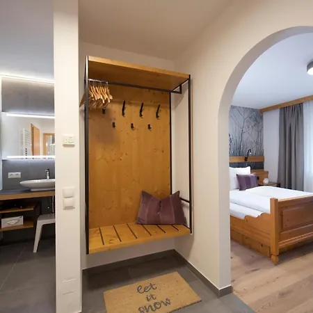 ホテル Vierjahreszeiten 4*