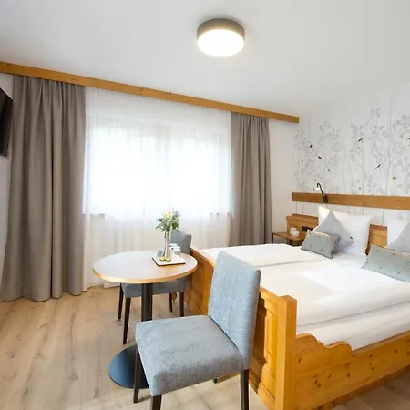 Vierjahreszeiten ホテル 4*