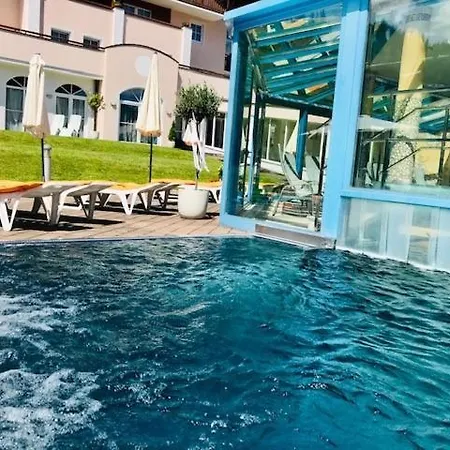 Vierjahreszeiten Hotel 4*