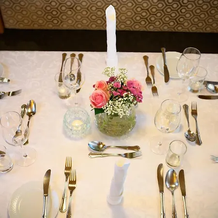 Vierjahreszeiten فندق 4*