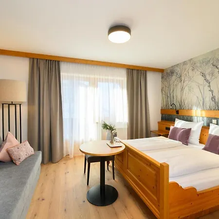 Vierjahreszeiten فندق 4*