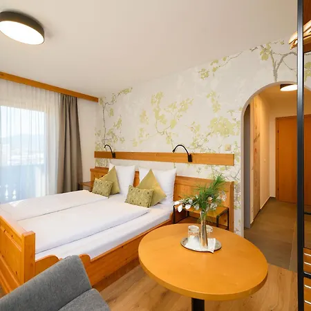 Vierjahreszeiten فندق