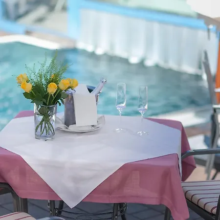 Vierjahreszeiten فندق فلاخاو