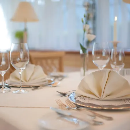 فندق Vierjahreszeiten 4*