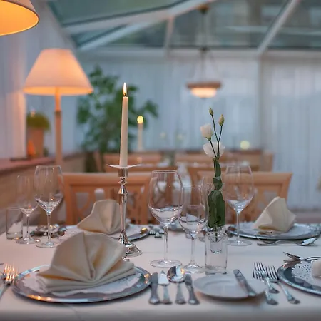 ホテル Vierjahreszeiten