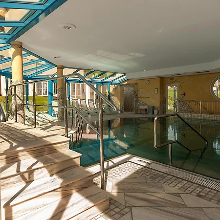 Vierjahreszeiten Hotel 4*