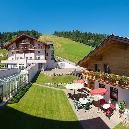 ホテル Vierjahreszeiten フラッハウ