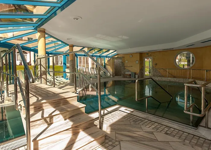 Vierjahreszeiten Hotel 4*